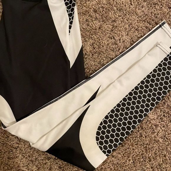 Unbranded Women's Gray, Black & White Pattern Crop Jeggings  Free Size - Picture 4 of 10